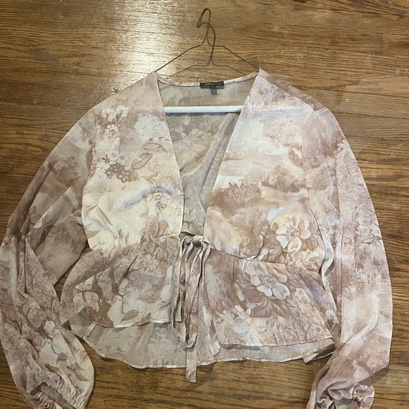 Dynamite Blouse | Never Worn - Picture 4 of 4
